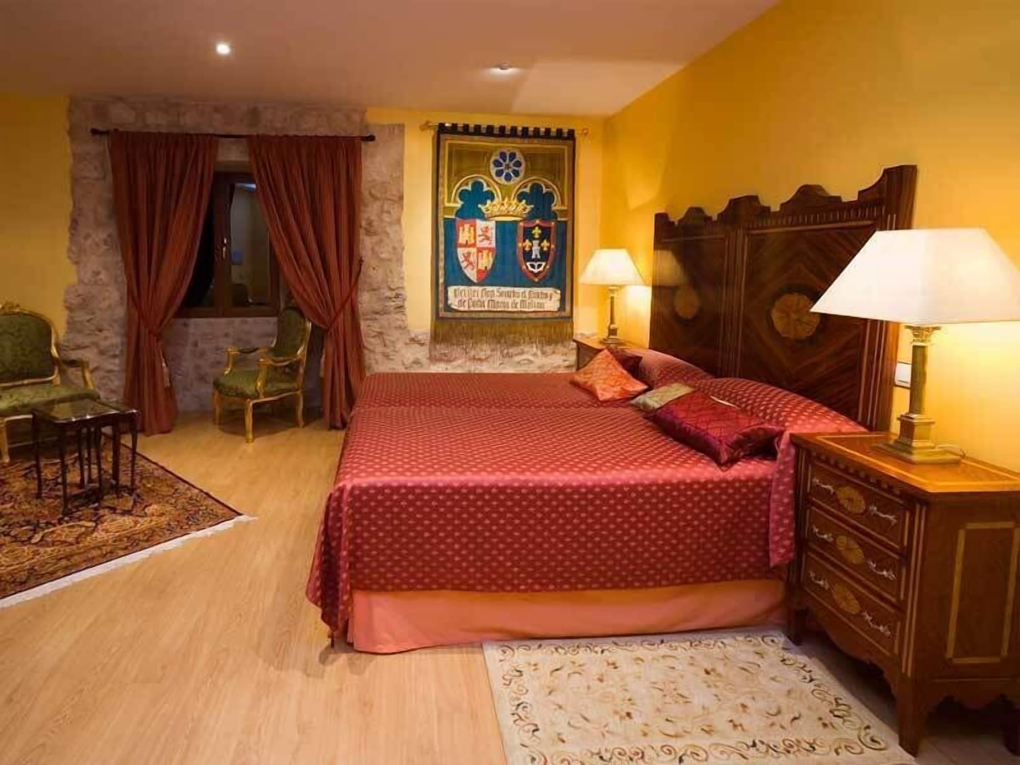 Residencia Real Del Castillo De Curiel Curiel de Duero المظهر الخارجي الصورة
