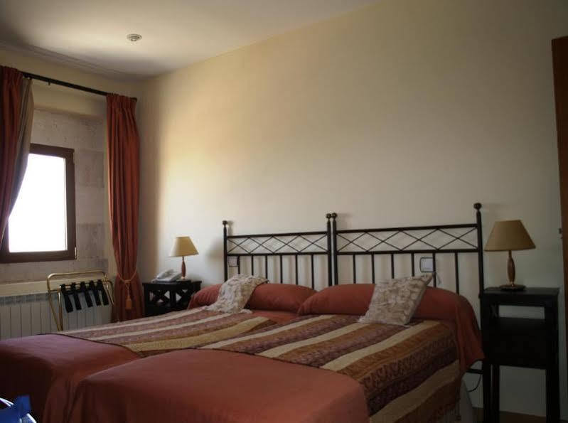 Residencia Real Del Castillo De Curiel Curiel de Duero المظهر الخارجي الصورة